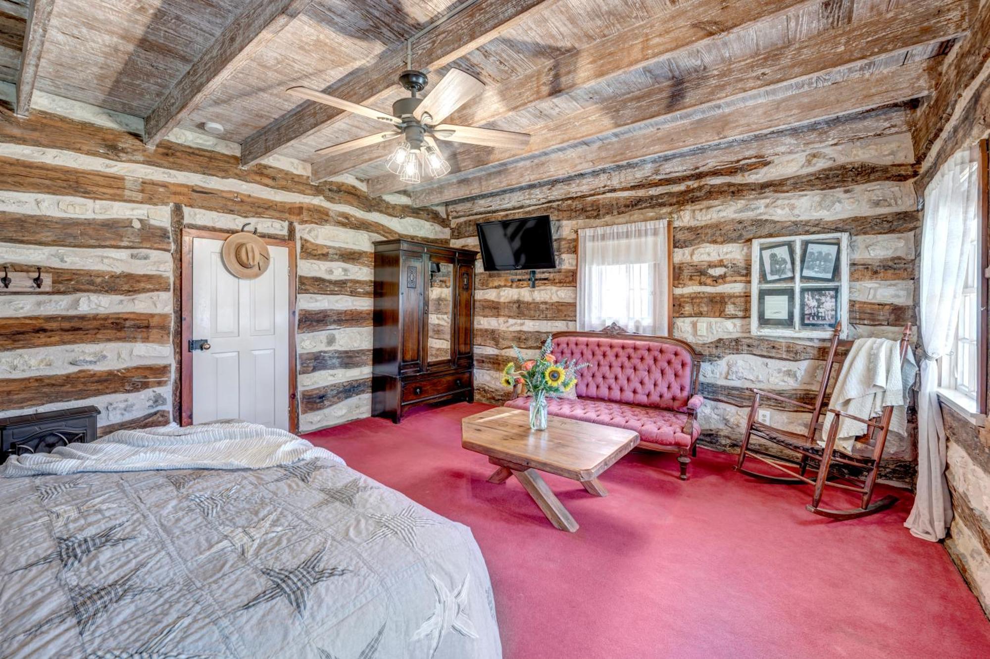 Full Moon Inn フレデリックスバーグ エクステリア 写真